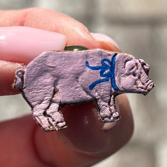 Tiny Leather Pig Lapel Pin 1 inch - Picture 3 of 6